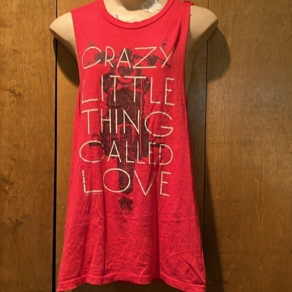 Queen Tops - Queen Muscle Tee Size Medium
